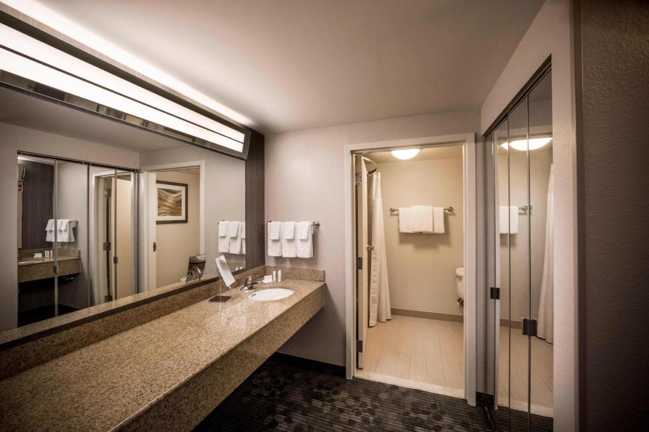 מלון Courtyard By Marriott Norfolk Downtown מראה חיצוני תמונה