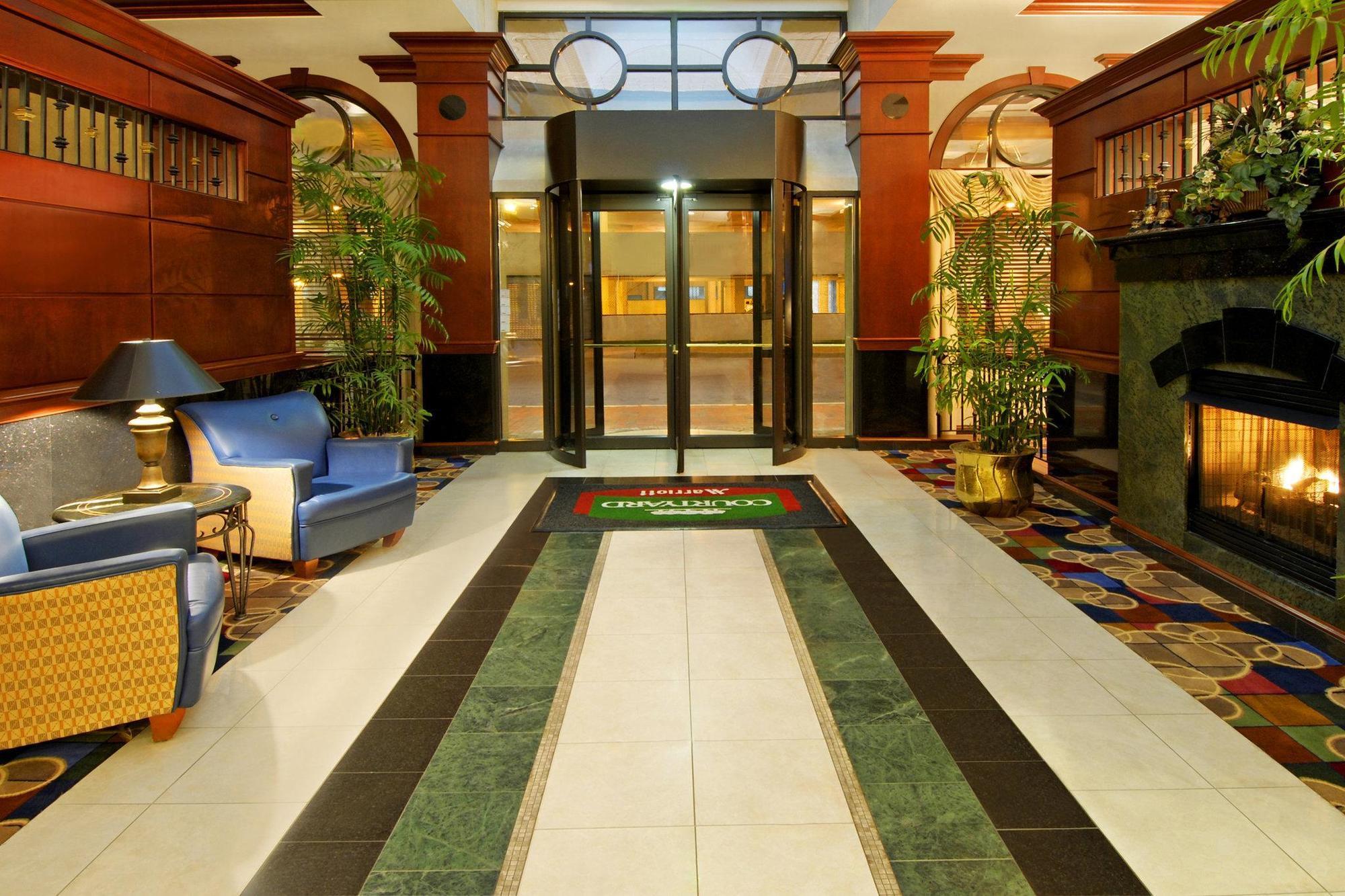 מלון Courtyard By Marriott Norfolk Downtown מראה חיצוני תמונה